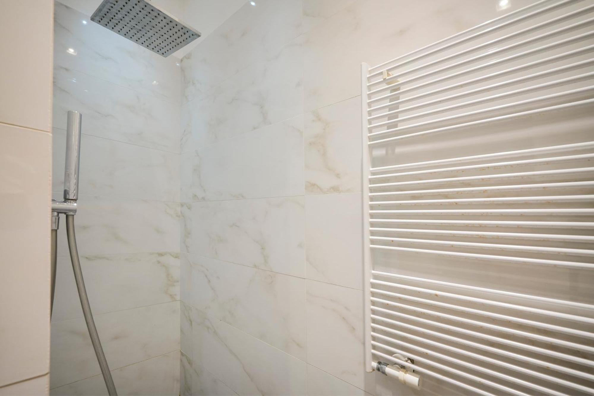 Gli Aquiloni Apartment - Steps From The Station Bari Exteriér fotografie